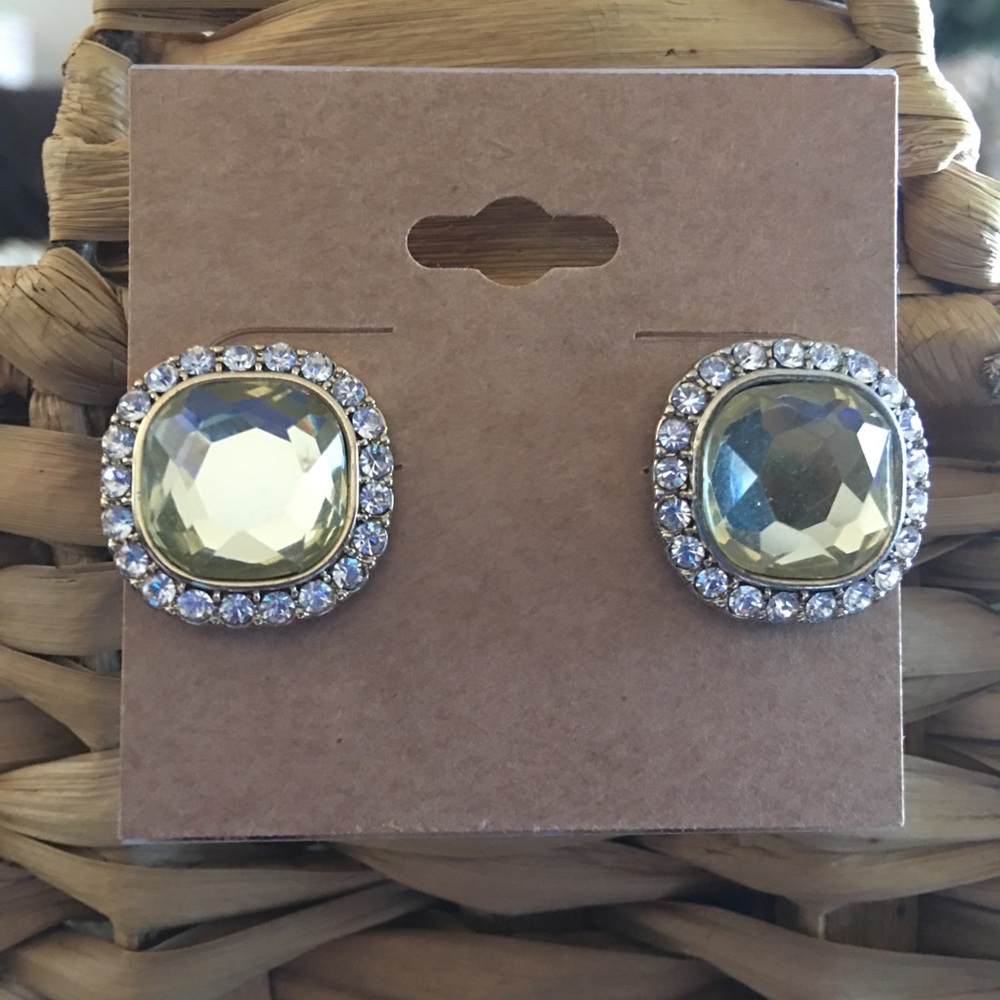 Vintage gold tone faceted glass pierced earrings